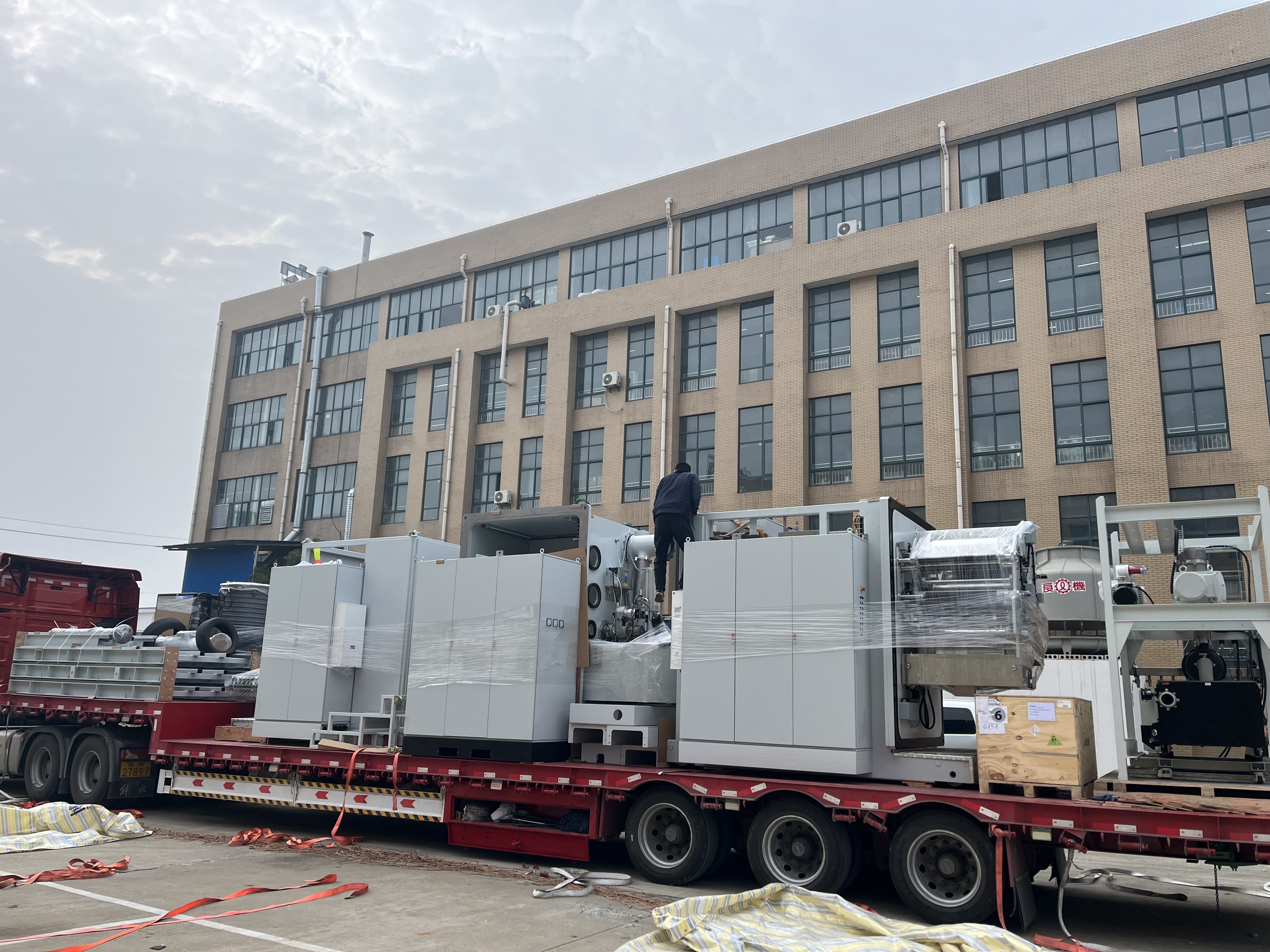 The new high vacuum coating machine arrived plant
